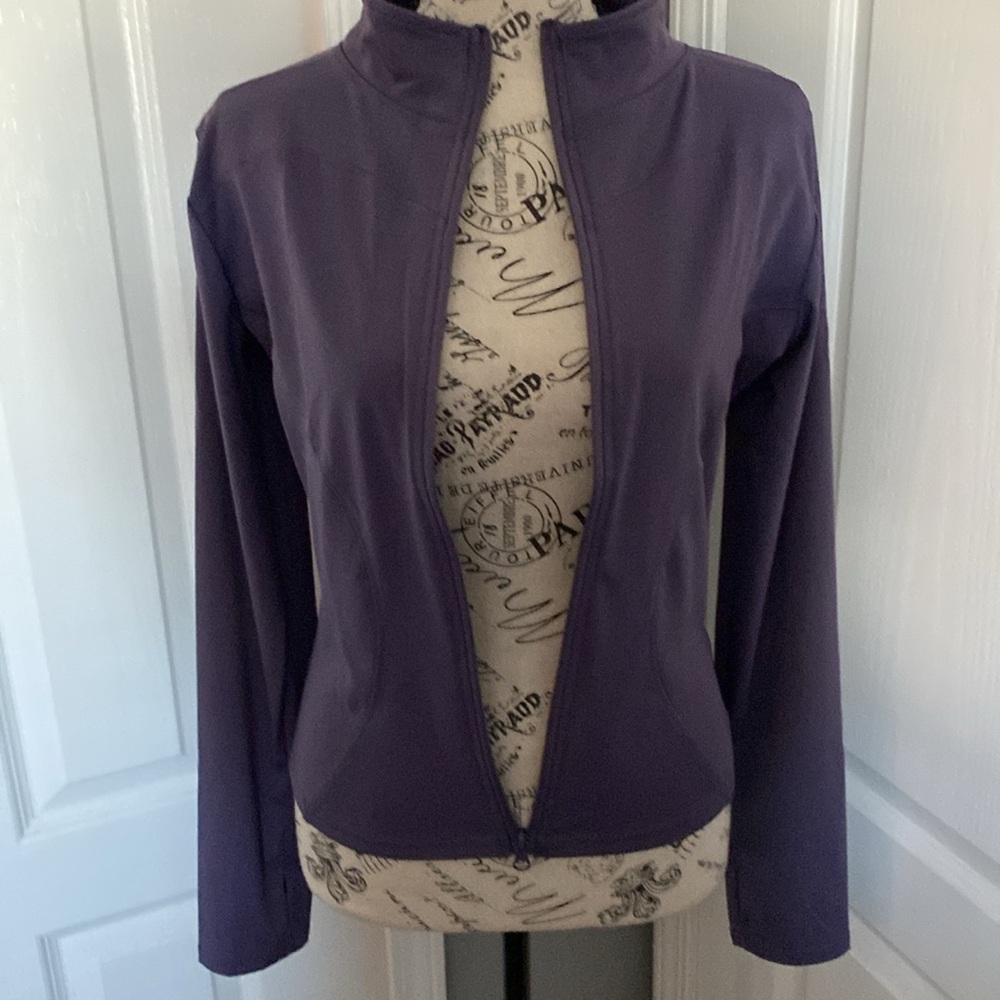Women long sleeve top purple ,size XL with front zipper .